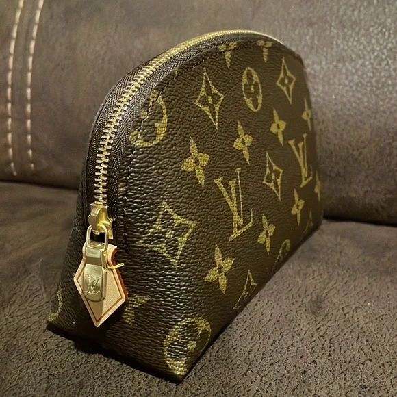 ‼️SOLD‼️Louis Vuitton 2022 cosmetic pouch/crossbody - Picture 4 of 14